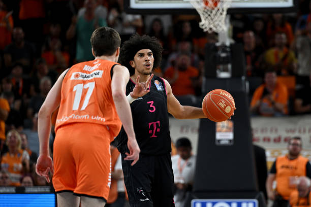 萨巴伦卡发 萨巴伦卡发