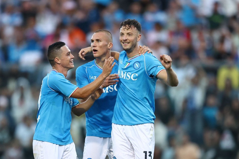 体育市场中 体育市场中