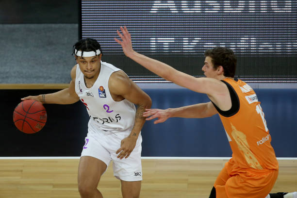 然而在这场 然而在这场